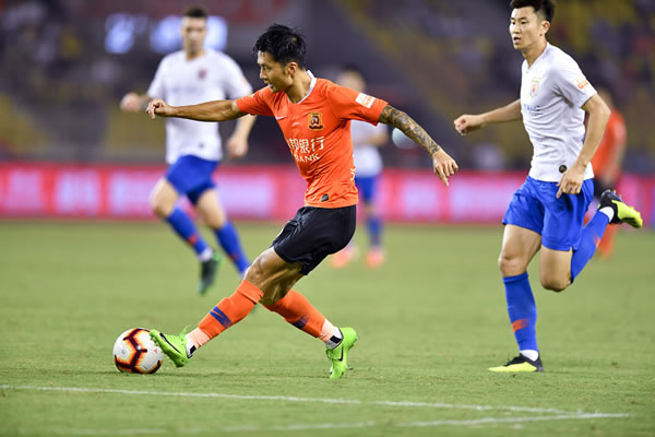2-0晋级4强后，中国名将郑钦文回应，美国媒体表态，英国媒体发声